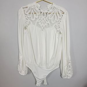 Small Express White Lace Long Sleeve Bodysuit Keyhole